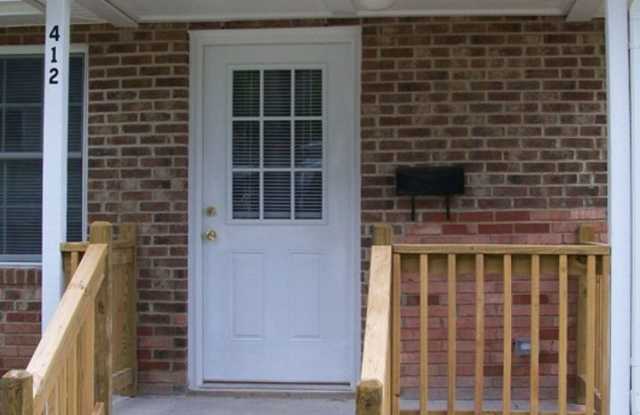 Walk to Campus & downtown from Whitaker St.- Updated 3br house w/ parking near UNC Gallery 4