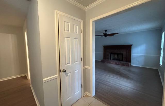 204 Planceer Place - 3 BDRM, 2.5 BA in the Highly Desired Sandown Creek Subdivision in Peachtree City! Close to Hwy 54 and 74 Gallery 3