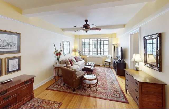 325 E 41st St Apt 804 - 325 East 41st Street, New York City, NY 10017 325 E 41st St Apt 804 - 325 East 41st Street, New York City, NY 10017