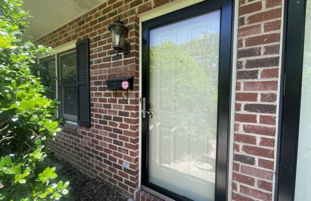 Private 2BD/1.5BA Townhouse in Prime NW Hickory Location | Available 6/1/2026 photos photos