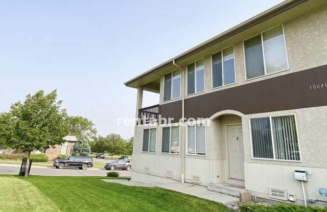 Spacious Townhome with Oversized 2-Car Garage in Lakewood--Ready for Move in!! photos photos