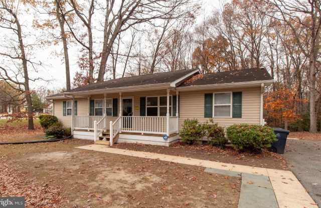 8000 HOLIDAY AVENUE - 8000 Holiday Avenue, Oxon Hill, MD 20744