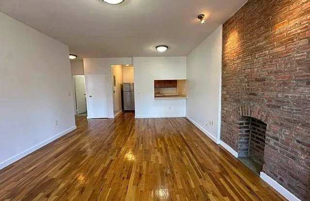 1795 Lexington Avenue Gallery 3