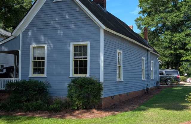 Charming Mill-Era Cottage Near Downtown Monroe photos photos