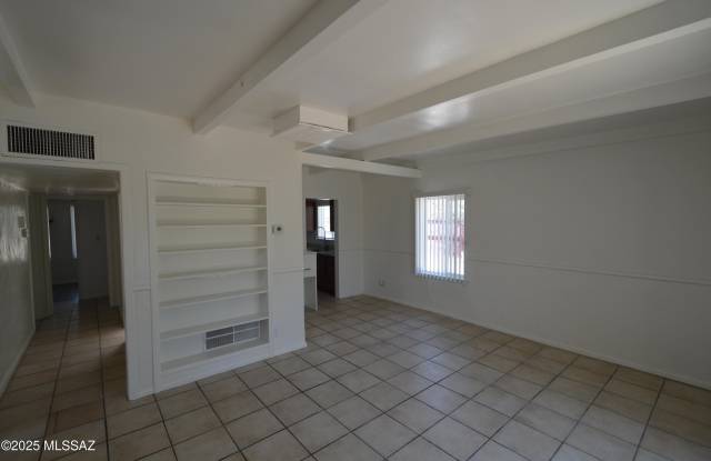 2119 N Catalina Avenue Gallery 2
