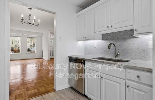 123 E St SE - 123 E Street Southeast, Washington, DC 20003