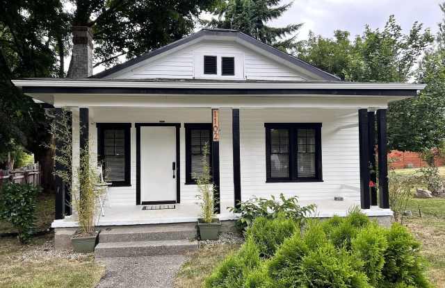 Beautifully Imperfect Character Craftsman Home! Eastside Olympia Home photos photos