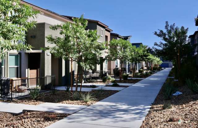 Beautiful 3-Bedroom Townhome in Villages at Tule Gallery 1