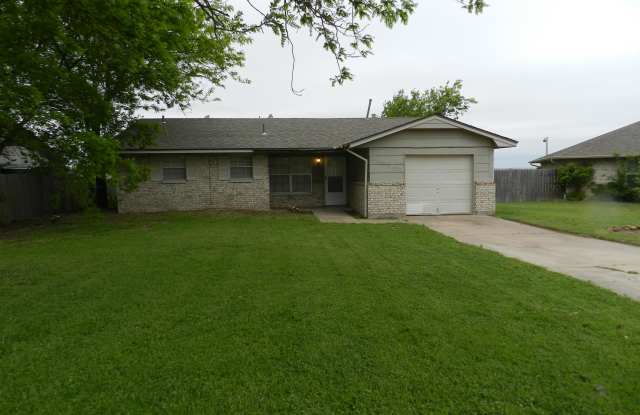4710 Southeast Sunnymeade - 4710 Southeast Sunnymeade, Lawton, OK 73501