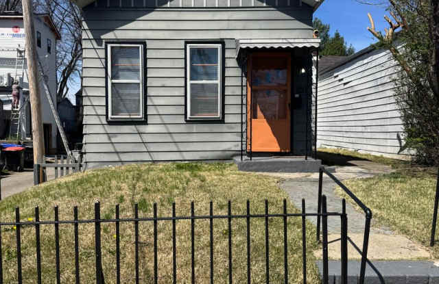 Charming Highlands Home | Sunroom, Off-Street Parking photos photos