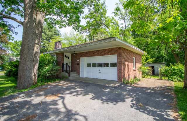 3 BR 1BA Ranch - South Colonie Schools Gallery 3