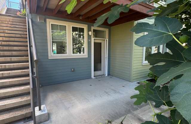 Beautiful 2 bed /1 bath condo in desirable Germantown - walking distance to coffee shops, restaurants and breweries Gallery 1