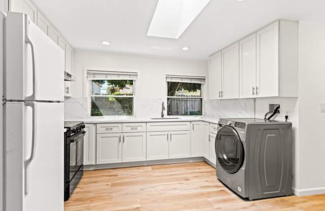 Updated 1BD/1BA Castro Valley Cottage | In-Unit Laundry & Skylight Gallery 3