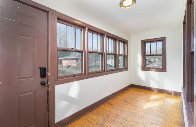 Spacious 4 Bed | 2 Bath Home – Minutes from Grand Casino Arena Gallery 3