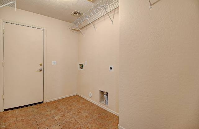 4025 E LA SALLE Street Gallery 4