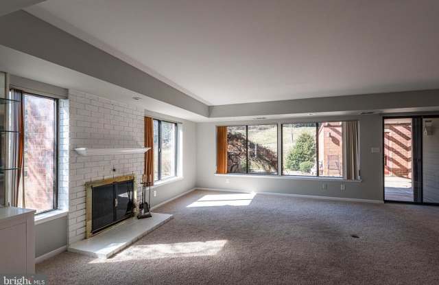 26 OAKRIDGE CT Gallery 4