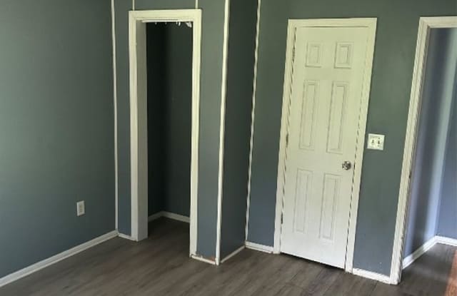 Spacious 4 Bed, 2 Bath Home on Major Street - Available Now Gallery 3