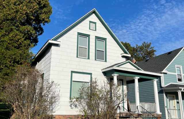 AVAILABLE NOW! 4 Bedroom 1 Bath Home! photos photos