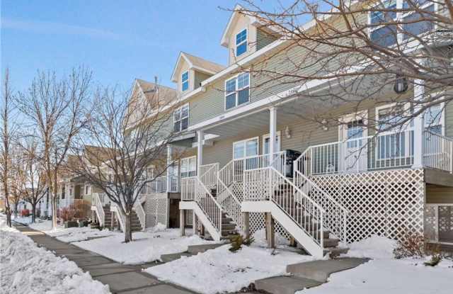 Sparkling Like-New 3 Bedroom Plus Office-Loft in Upscale Cloverfield is Pet Friendly! - 2856 Clover Ridge Drive, Chaska, MN 55318