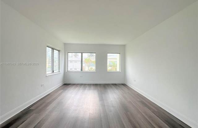 1910 Biarritz Dr photos photos