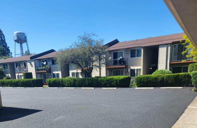 Emerald East Apartments Gallery 3