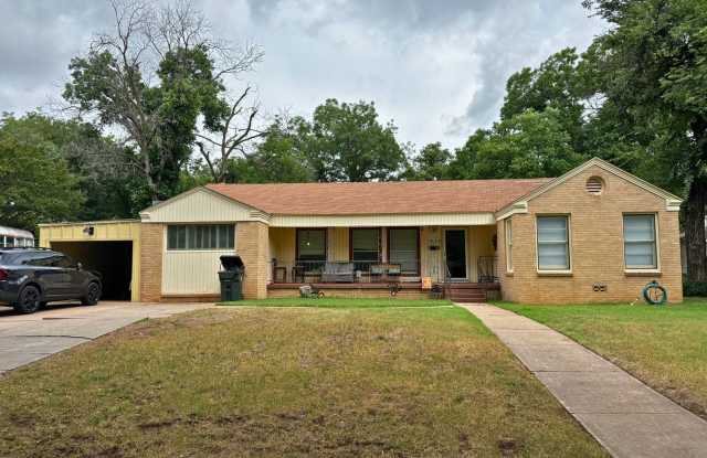 Spacious Family Home in Premier Wichita Falls Neighborhood photos photos