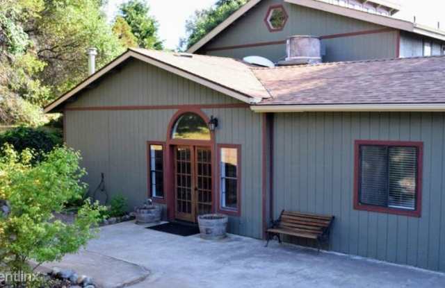 54141 Pine Tree Lane Gallery 3