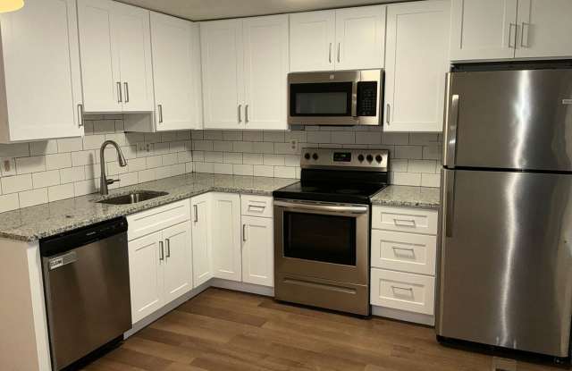 Gorgeous 2BR 2BA 3 level town home fully updated and located in Essex Place Gallery 4