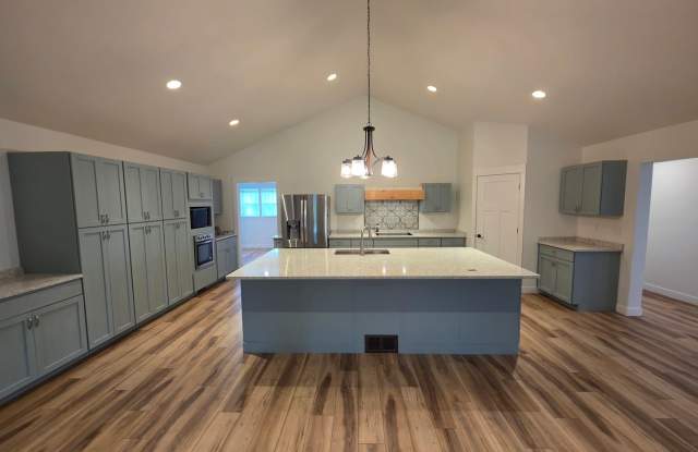 661 E River Drive Gallery 3