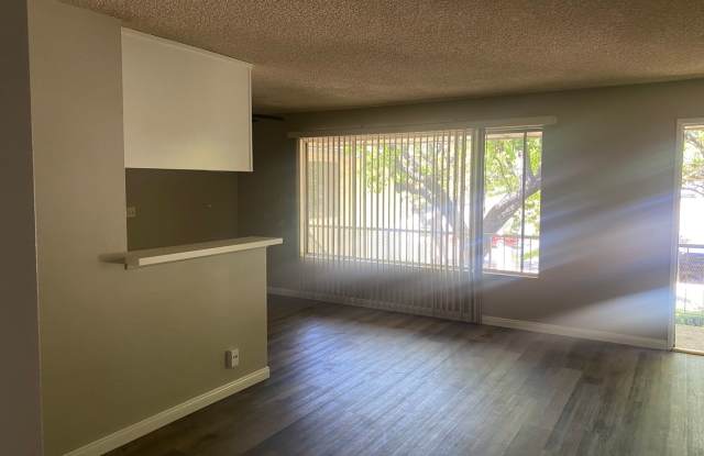 Spacious 1 Bedroom 1 Bath Upstairs Apartment photos photos