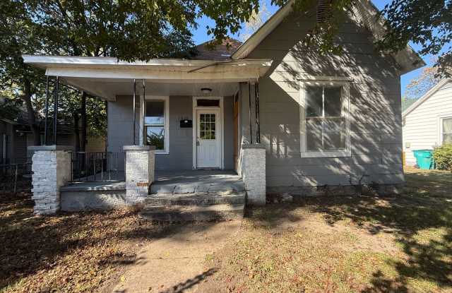 2 Bedroom House Available Now!! Gallery 1