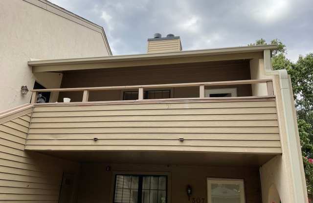 Newly renovated 2Bedroom 2 Bath Condo Gallery 3