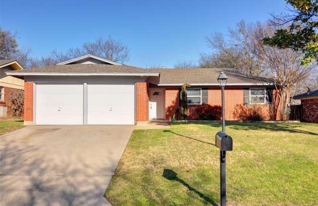 208 Rolling Hills Drive - 208 Rolling Hills Drive, Aledo, TX 76008