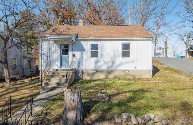 2 Bedroom, 1 Bathroom newly renovated home for rent off Williamson Rd! - 74 Forest Hill Avenue Northeast, Roanoke, VA 24012