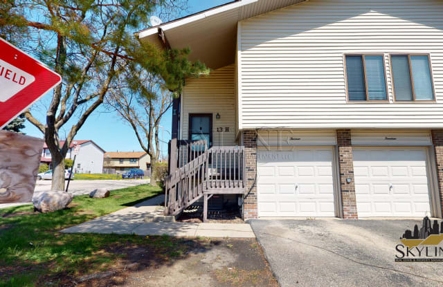 13 Wildwood Lane - 13 Wildwood Lane, Bolingbrook, IL 60440