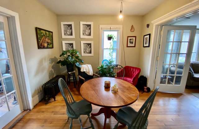 1035 17th Ave. SE Gallery 3
