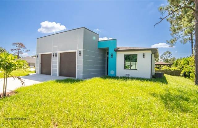 2401/2403 Matena Avenue S Gallery 2
