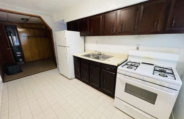 335 Hemlock Dr Gallery 1
