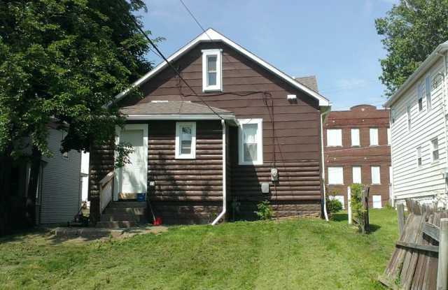 4 Bedrooms 2 Full Bath Home off West Main St! Gallery 3