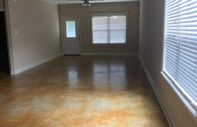 Custom Built 3/2 located in Lake Charles Gallery 4