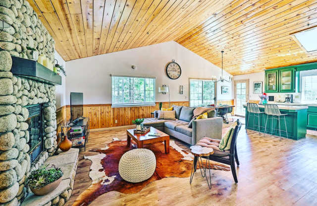 360 Cedarbrook Drive - 360 Cedarbrook Drive, Lake Arrowhead, CA 92391 360 Cedarbrook Drive - 360 Cedarbrook Drive, Lake Arrowhead, CA 92391