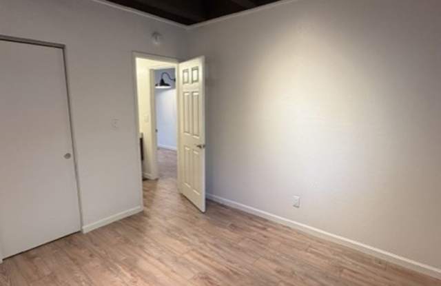 Ready to Move in Remodeled Montclair villa Gallery 3