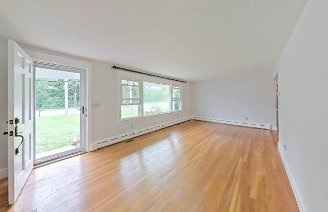 1290 W Main Road Gallery 3