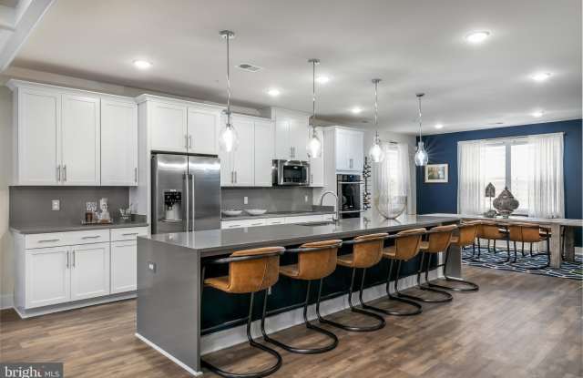 44810 TIVERTON SQUARE Gallery 2