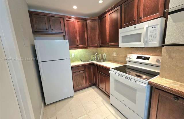 2424 SE 17th Cswy - 2424 Southeast 17th Street, Fort Lauderdale, FL 33316 2424 SE 17th Cswy - 2424 Southeast 17th Street, Fort Lauderdale, FL 33316