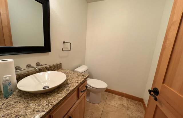 2 bedroom Riverstone condo! Gallery 4