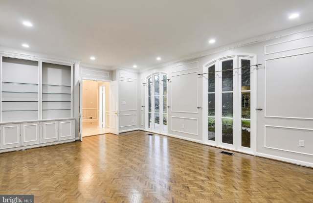 7001 LOCH LOMOND DRIVE Gallery 4