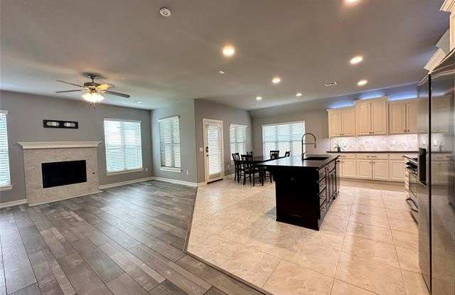 1419 W Boston Place Gallery 3