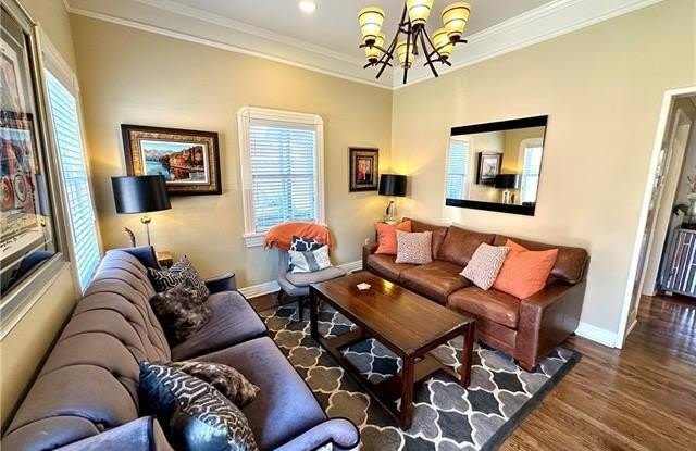 3108 BURGUNDY Street Gallery 3