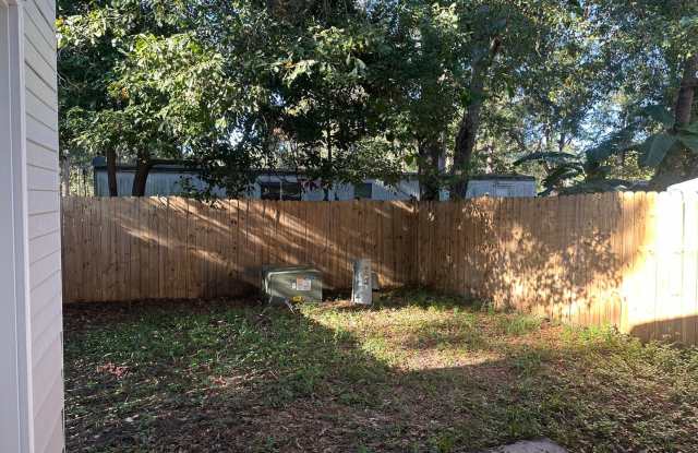 Charming 2-bedroom/1/5 bath townhome in Georgiana Court Subdivision Gallery 4